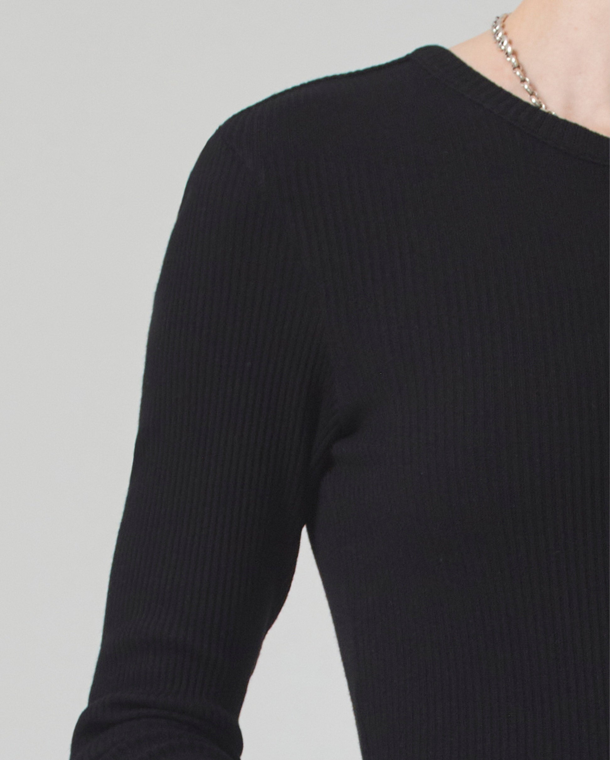 BINA CREWNECK / BLACK