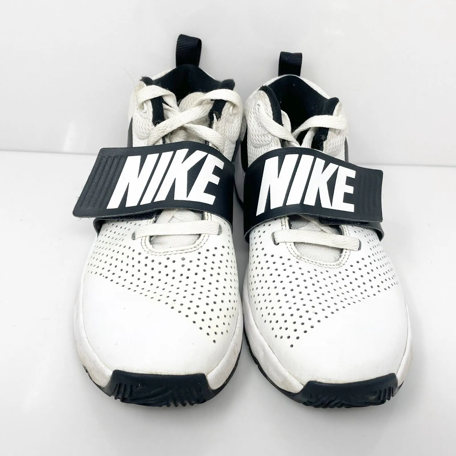 Nike Boys Team Hustle D8 881941-100 White Basketball Shoes Sneakers Size 5Y