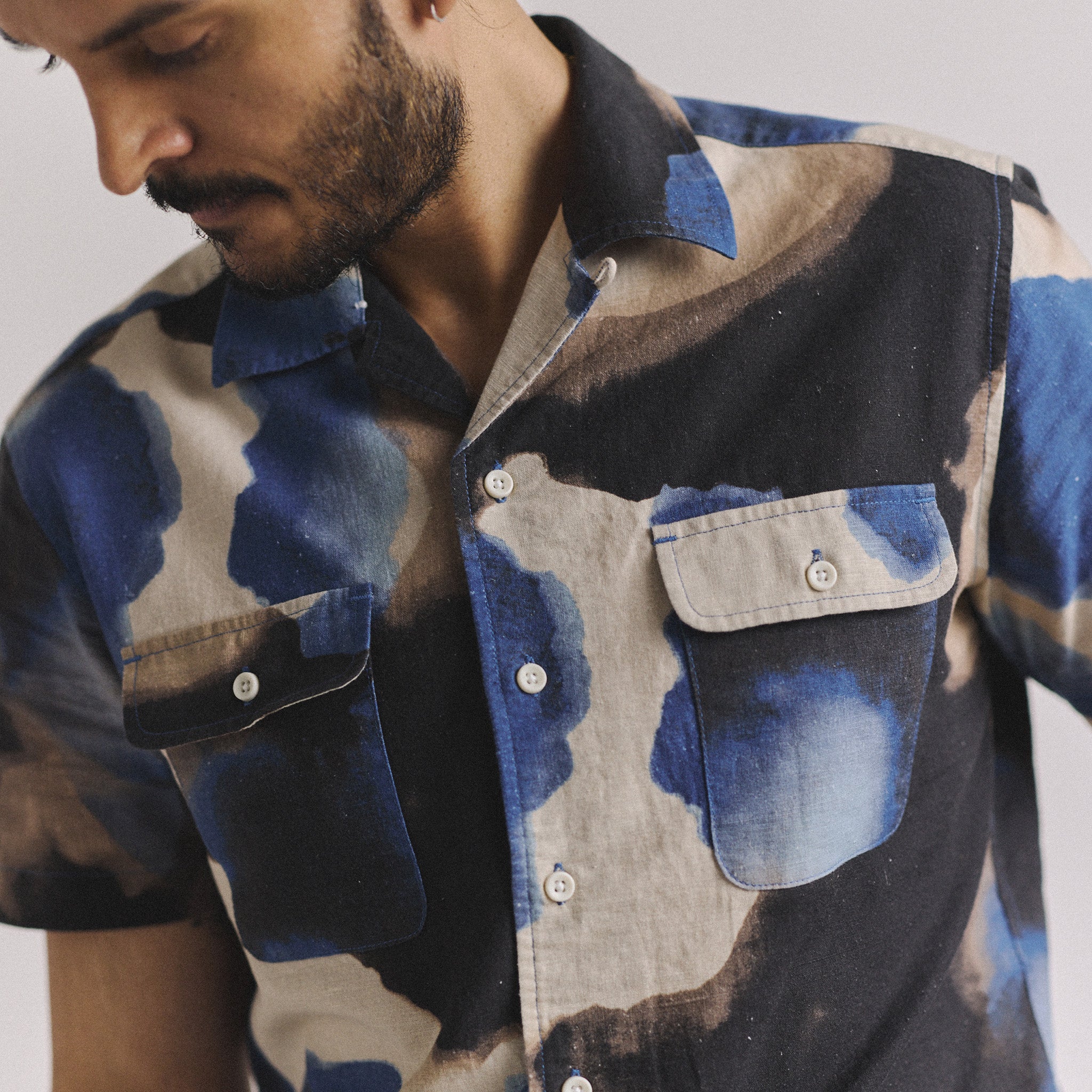 The Short Sleeve Carter in Dark Navy Abstract